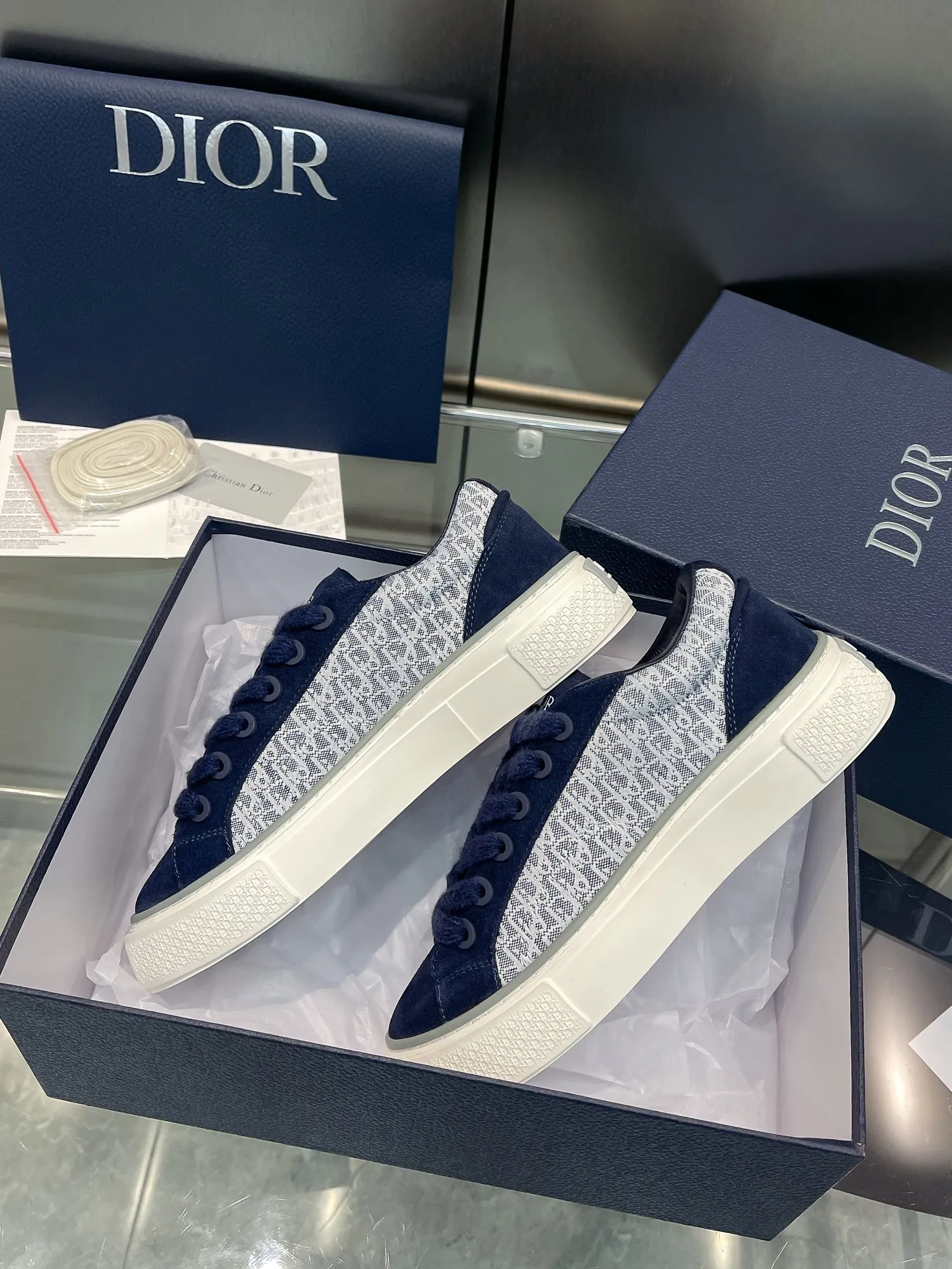 👟👟Ex-factory price 600👟👟 Dior 2023 autumn and winter haute couture series new CD jelly color couple flat casual shoes Dior Size: Female size 35-42 (41.42 customized, non-refundable) / Male size 38-46 (38.46 customized, non-refundable)